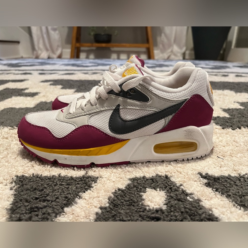 My daughter wore these prob less than 5xs.  Smoke free home.